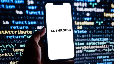 anthropic-created-an-ai-so-dangerous-that-it-cannot-release-it-to-the-public:-this-is-how-project-glasswing-was-born