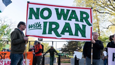 senate-preparing-vote-to-block-trump’s-“war-powers”-in-the-face-of-the-conflict-in-iran,-schumer-confirms