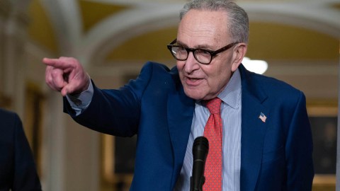 chuck-schumer-defines-donald-trump-as-“a-military-idiot”