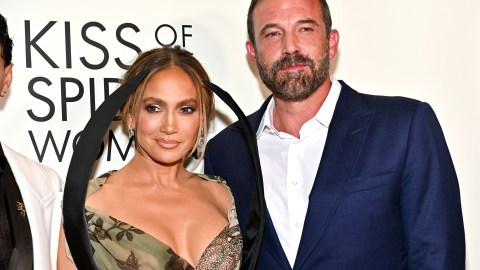 ben-affleck-gives-jennifer-lopez-his-share-of-the-mansion-in-beverly-hills
