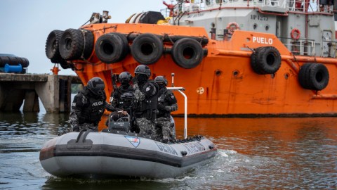 the-gulf-of-guayaquil,-a-battlefield-for-drug-traffickers-to-take-drugs-from-ecuador