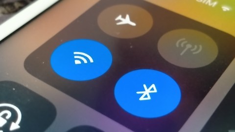 leaving-bluetooth-always-activated-on-your-cell-phone-is-more-dangerous-than-you-think