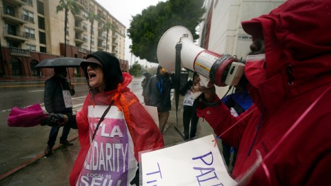 los-angeles-school-district-requires-agreement-with-a-union-to-avoid-strike