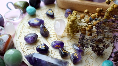 the-energy-stone-that-can-balance-you,-according-to-your-month-of-birth