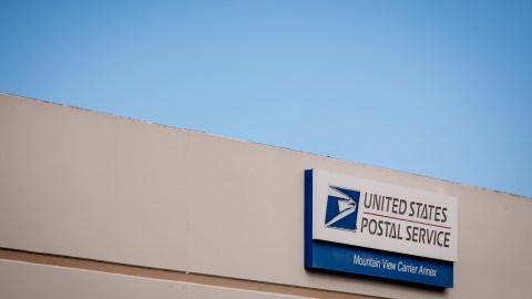 usps-will-suspend-contributions-to-its-employees’-pensions-and-warns-that-it-is-going-through-a-“liquidity-disaster”