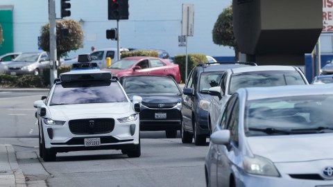 waymo-and-waze-report-potholes-in-los-angeles