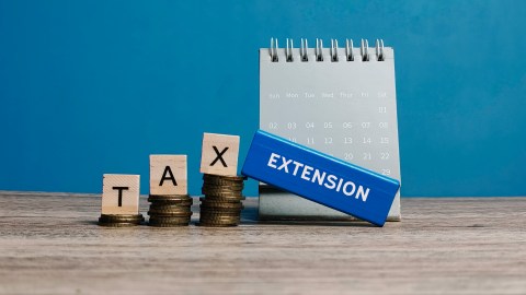 the-2026-tax-season-ends:-how-to-request-an-extension-and-how-it-helps-you