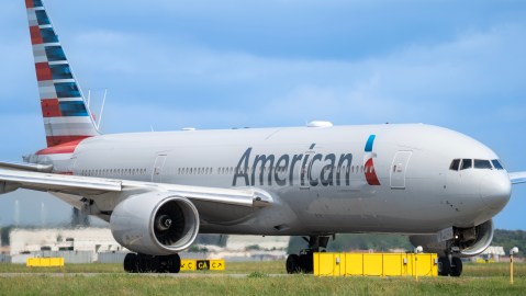 american-airlines-flight-makes-emergency-landing-in-arizona-due-to-fire-on-board