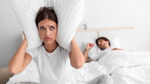 do-you-snore-when-sleeping?-amazon-has-the-solution-to-not-bother-your-partner-and-it-is-very-cheap