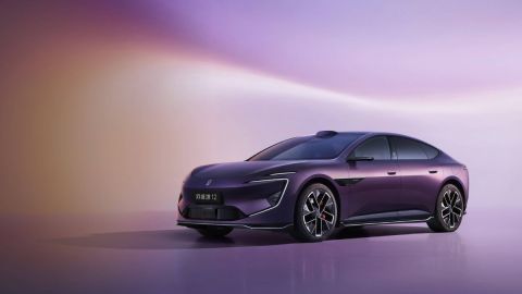 china-again:-this-hybrid-sedan-surprises-with-1,260-km