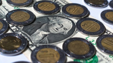 price-of-the-dollar-in-mexico-today,-april-17,-2026:-how-it-affects-the-reopening-of-the-strait-of-hormuz