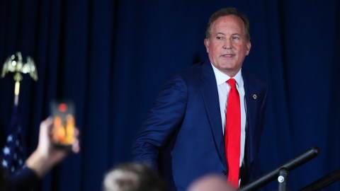 texas-intensifies-pressure-against-cities-for-restrictions-on-cooperation-with-ice
