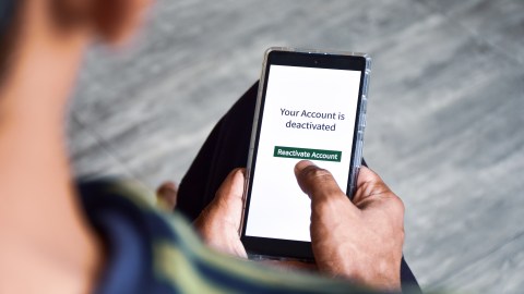 why-should-you-close-your-bank-checking-account?-the-compelling-reasons