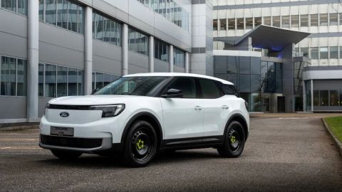 ford-transforms-the-explorer-into-an-electric-commercial-car