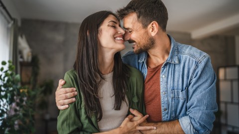 zodiac-signs-compatible-with-the-love-language-of-physical-contact