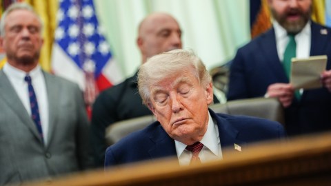 trump-falls-to-his-lowest-approval-level-in-his-second-term-due-to-economy-and-war-with-iran:-nbc
