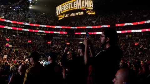 penta-zero-miedo-retains-the-intercontinental-title-in-a-brutal-ladder-fight