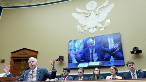 chris-wright,-secretary-of-energy,-predicts-that-gasoline-will-drop,-but-until-2027