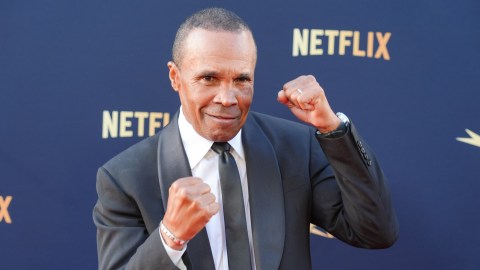 sugar-ray-leonard-steps-away-from-the-debate-and-gives-his-place-to-a-historical-figure