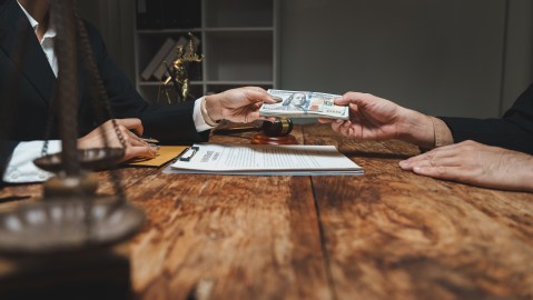 what-is-the-best-way-to-pay-a-lawyer-in-the-united-states:-3-keys