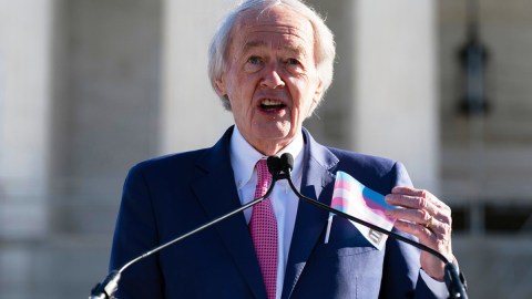 senator-ed-markey-accuses-the-government-of-creating-“an-energy-apocalypse”-in-the-strait-of-hormuz
