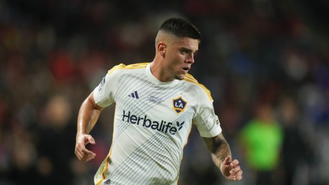 gabriel-pec-sends-a-wink-to-mexican-soccer