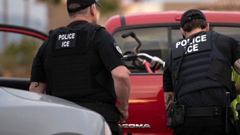 ice-agent-hits-minor-in-the-face-during-warrantless-raid-in-texas
