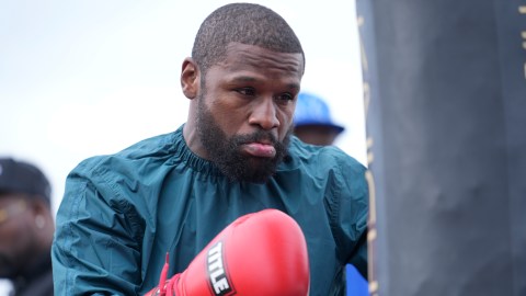 floyd-mayweather-fuels-the-controversy-and-made-an-exhibition-fight-official-for-june