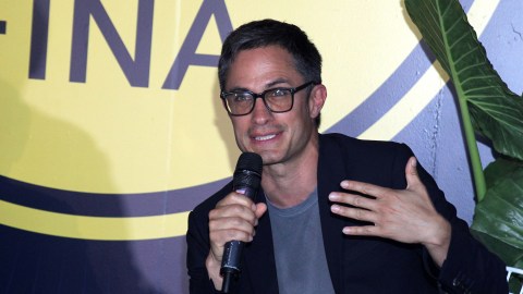 gael-garcia-bernal-under-scrutiny-after-stopping-a-fan-who-recorded-him-without-his-consent