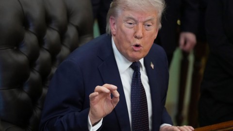 donald-trump-closes-an-agreement-with-a-major-company-to-reduce-the-price-of-its-medicines