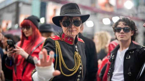“michael”-defies-criticism-and-starts-with-success-at-the-international-box-office