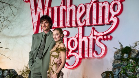 “wuthering-heights”-by-margot-robbie-and-jacob-elordi-comes-to-hbo-max