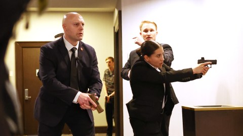 shooting-at-white-house-correspondents’-dinner:-celebration-turns-into-chaos