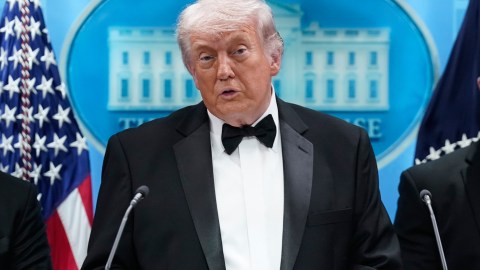 trump-demands-to-speed-up-his-white-house-ballroom-after-the-shooting-at-a-correspondents’-dinner
