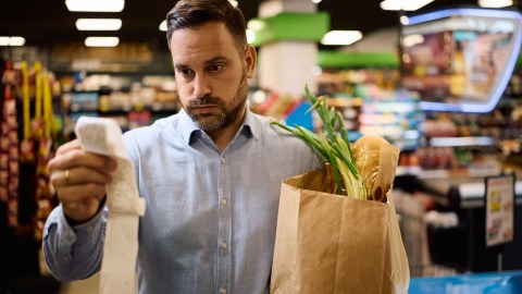 consumer-confidence-in-the-us-falls-to-historic-lows-in-april