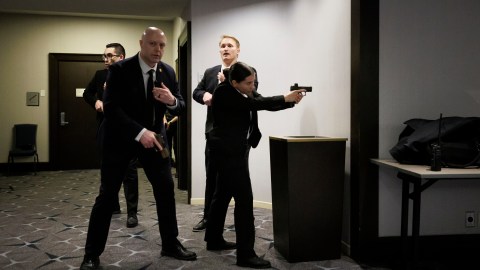 white-house-correspondents’-association-thanks-the-secret-service-for-guaranteeing-security-during-dinner