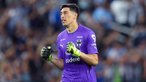 he-lost-his-mind:-rayados-exporter-punches-his-rival-in-the-face-after-being-sent-off