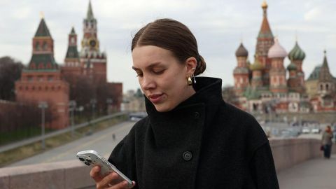 how-the-kremlin’s-growing-watch-on-cyber-net-is-increasing-discontent-among-russians