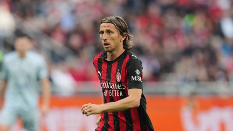 luka-modric-undergoes-successful-surgery,-but-is-out-of-the-season-with-milan.-will-he-make-it-to-the-2026-world-cup?