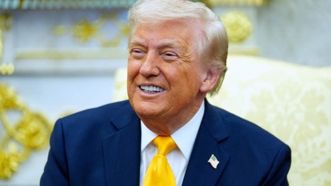 the-state-department-will-issue-a-new-passport-with-donald-trump’s-face-integrated