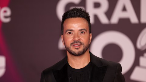 9-billion-views:-luis-fonsi-celebrates-new-record-for-“despacito”