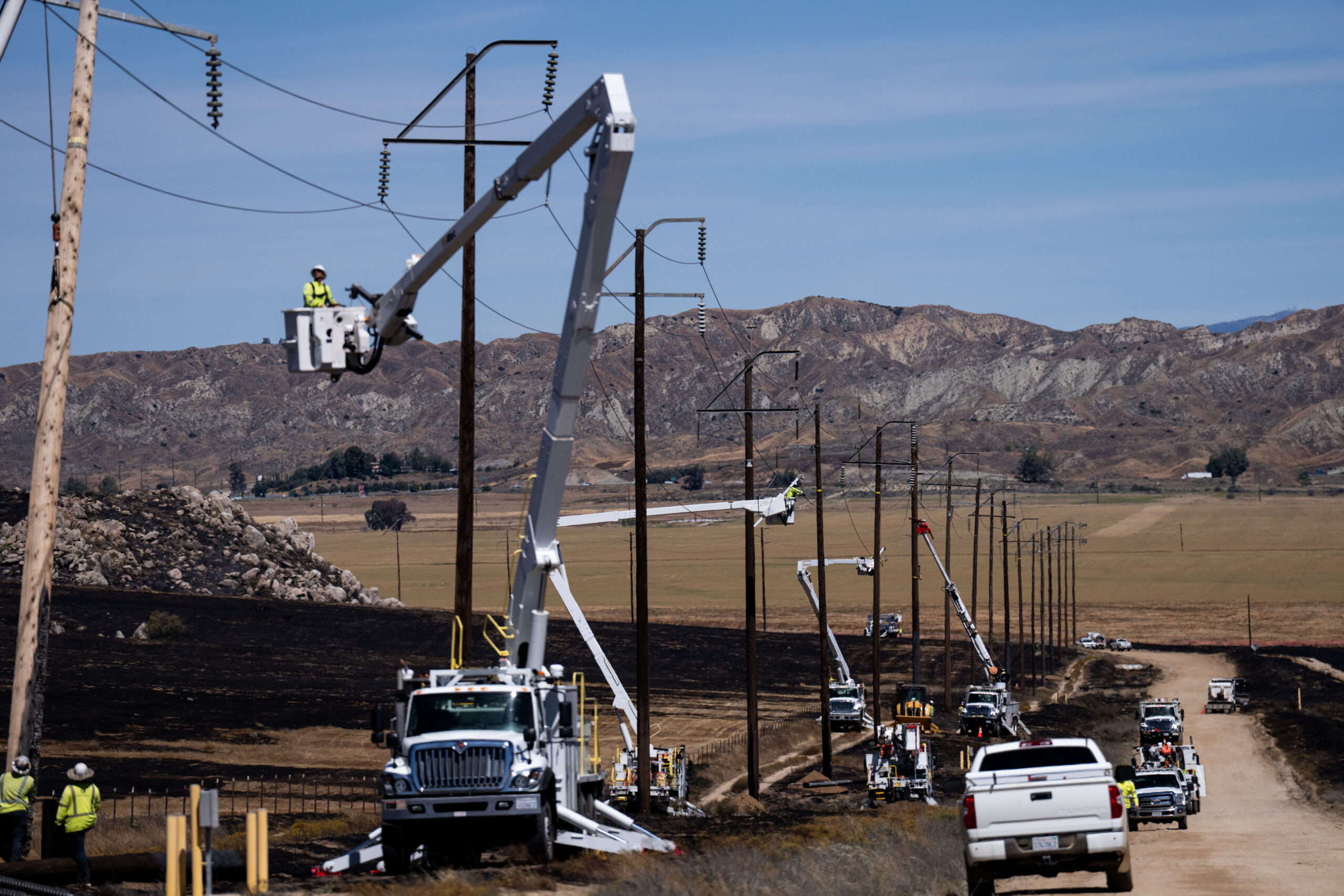 firefighters-achieve-95%-containment-in-two-fires-in-southern-california