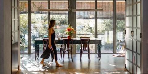 walking-barefoot-at-home-is-“the-best-thing-you-can-do,”-says-expert