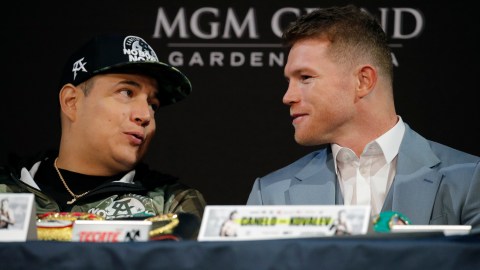 eddy-reynoso-has-a-rival-chosen-for-the-return-of-canelo-alvarez