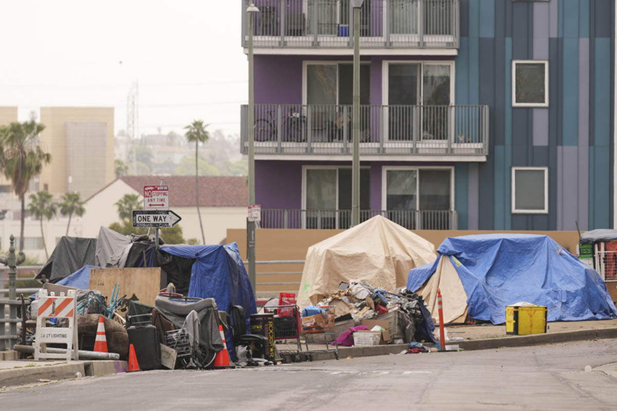 aid-programs-for-homeless-people-in-los-angeles-could-suffer-a-million-dollar-cut