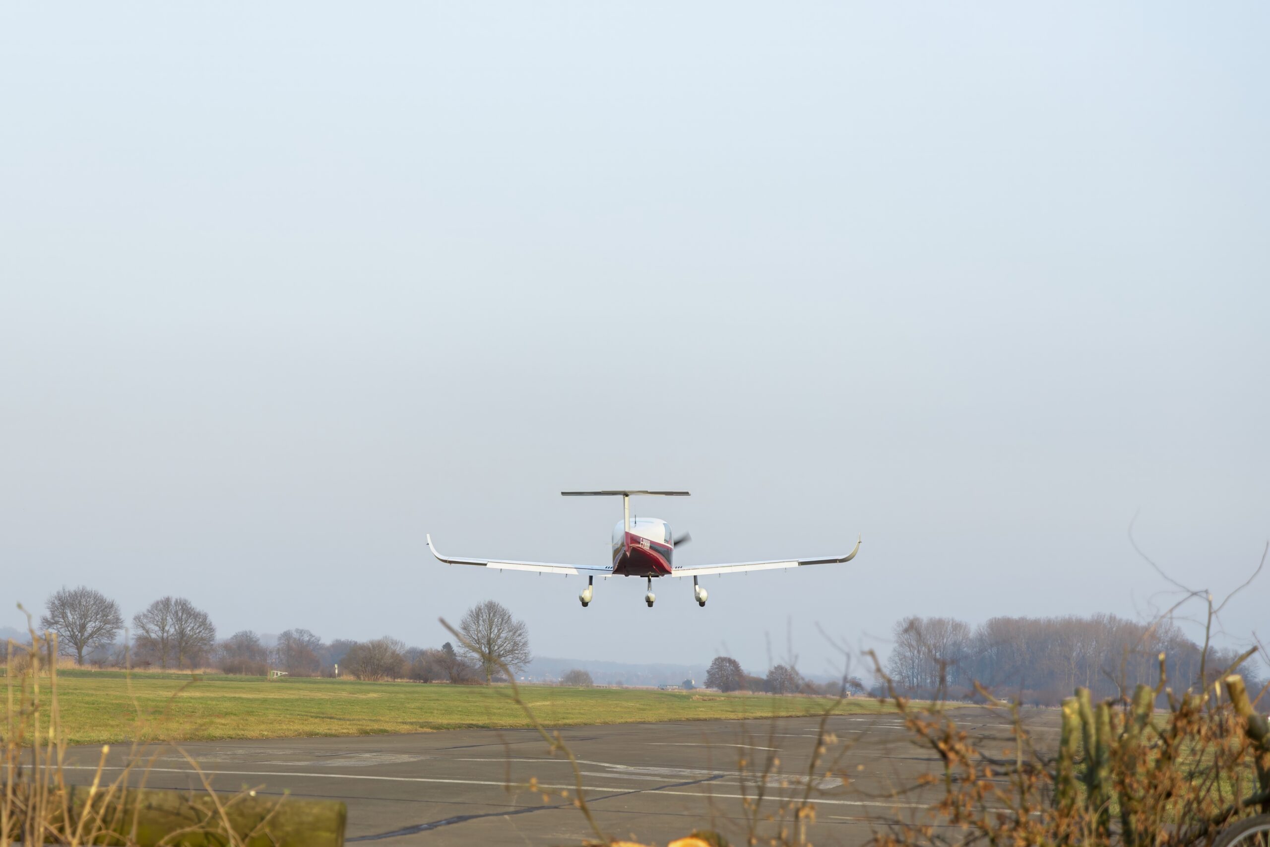 plane-lands-emergency-on-pennsylvania-highway-and-is-recorded-on-video