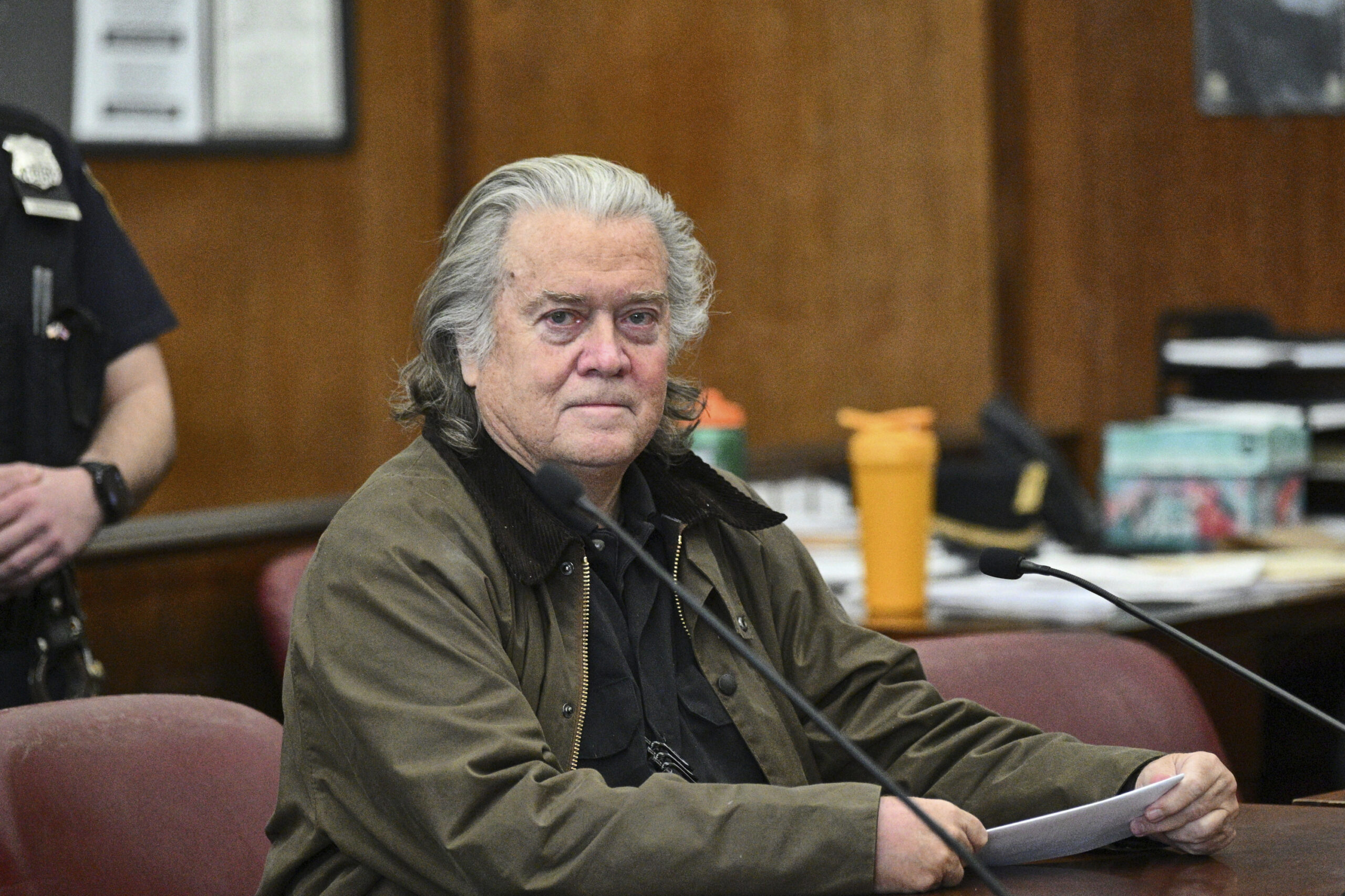 supreme-court-helps-trump-administration-dismiss-charges-against-steve-bannon