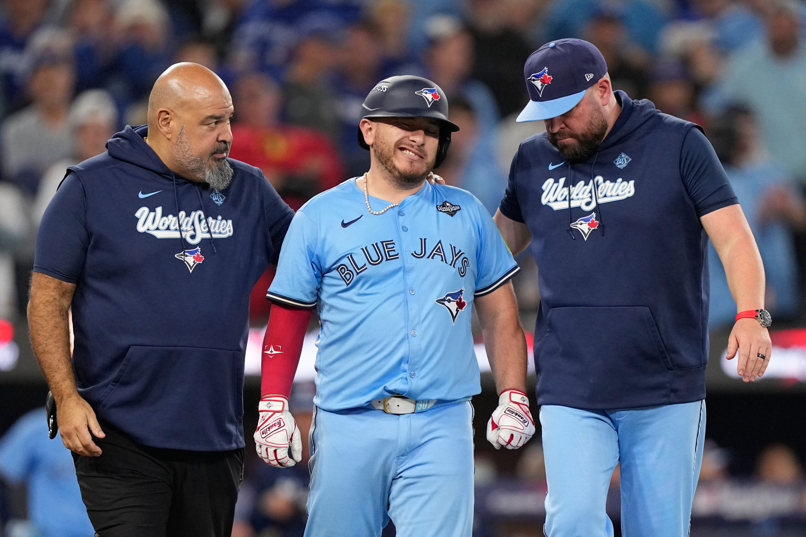 mexican-alejandro-kirk-must-undergo-surgery-for-a-fracture