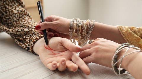 what-marks-on-your-hands-reveal-luck-in-the-lottery,-according-to-palmistry