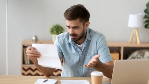 pay-attention-to-the-red-flags-that-appear-on-your-bank-statements